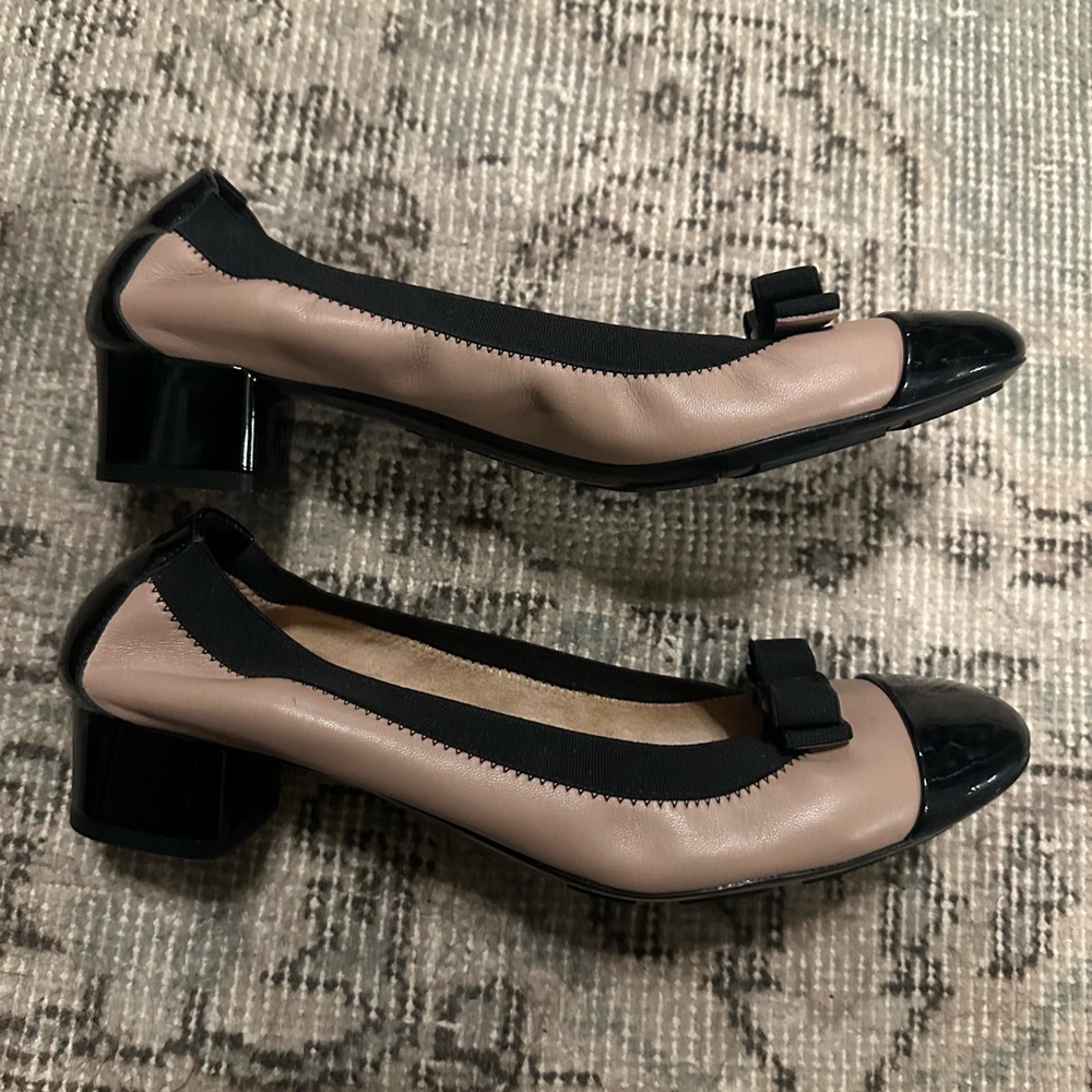 Salvatore Ferragamo Beige and Black Block Flats with Bows EUC 7.5 - Picture 8 of 9